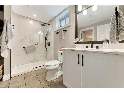 70 Beckett Drive, Brantford, ON - Indoor Photo Showing Bathroom