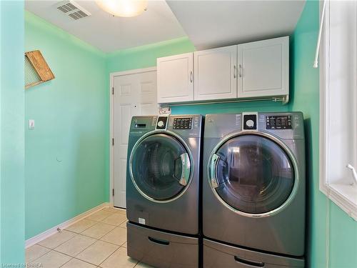 7 Moffat Court, Brantford, ON - Indoor Photo Showing Laundry Room