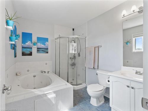 7 Moffat Court, Brantford, ON - Indoor Photo Showing Bathroom