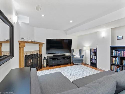 7 Moffat Court, Brantford, ON - Indoor Photo Showing Living Room With Fireplace