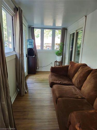 109 St Paul Avenue, Brantford, ON - Indoor Photo Showing Living Room