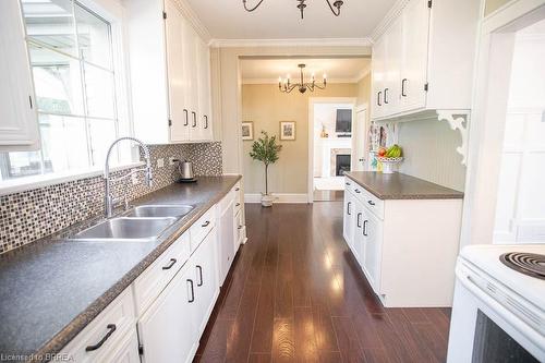 414 Broadway Street, Tillsonburg, ON - Indoor Photo Showing Kitchen With Double Sink