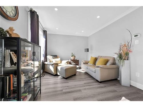25 D'Aubigny Road, Brantford, ON - Indoor Photo Showing Living Room