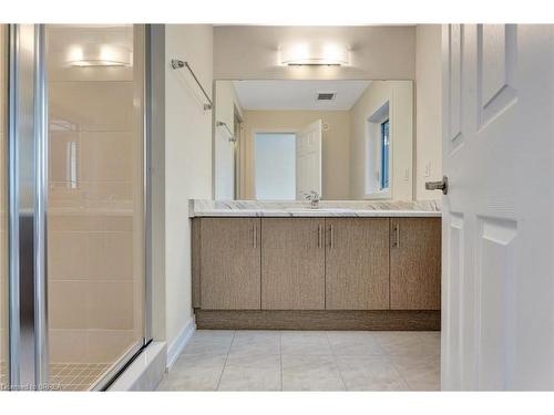 51 Baskett Street, Brantford, ON - Indoor Photo Showing Bathroom