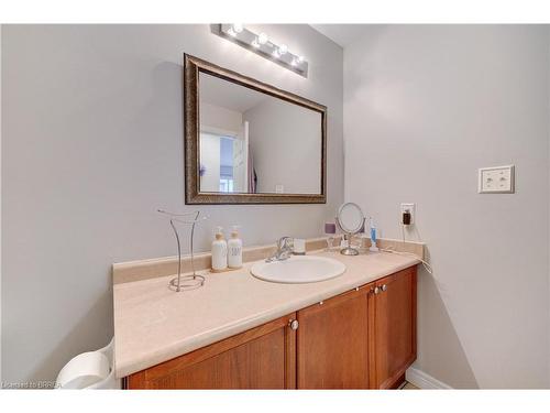 19-54 Garden Avenue, Brantford, ON - Indoor Photo Showing Bathroom