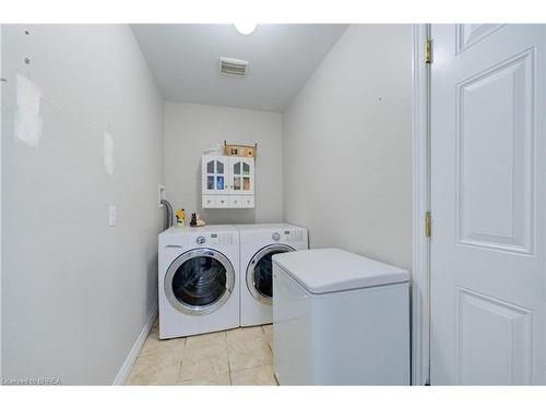 19-54 Garden Avenue, Brantford, ON - Indoor Photo Showing Laundry Room