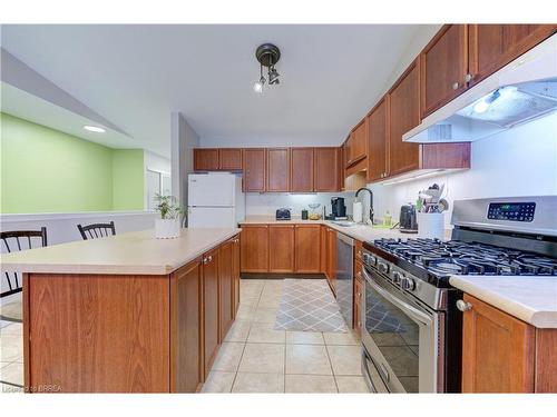 19-54 Garden Avenue, Brantford, ON - Indoor Photo Showing Kitchen