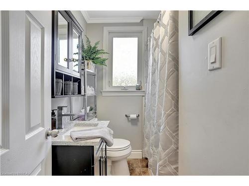 28 Hillier Crescent, Brantford, ON - Indoor Photo Showing Bathroom