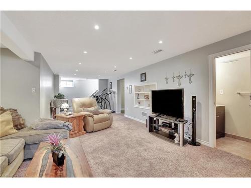 28 Hillier Crescent, Brantford, ON - Indoor Photo Showing Living Room