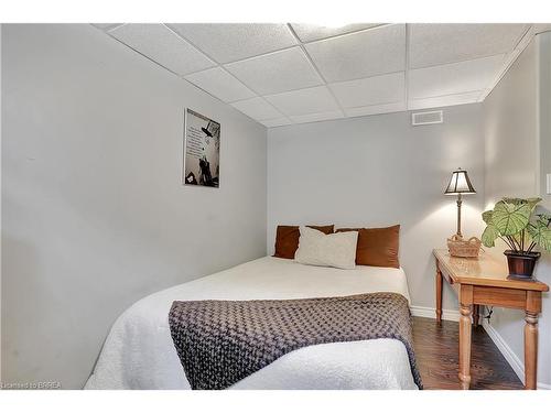 28 Hillier Crescent, Brantford, ON - Indoor Photo Showing Bedroom