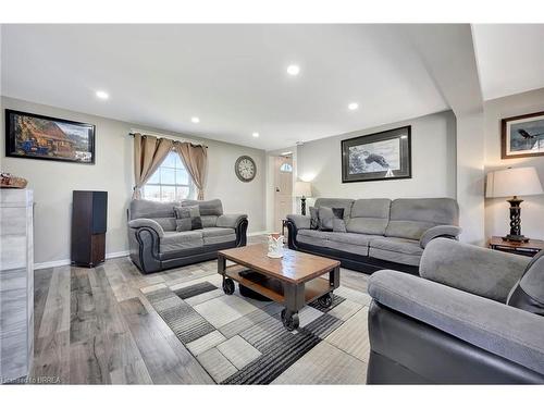 828 Shore Drive, Haldimand, ON - Indoor Photo Showing Living Room
