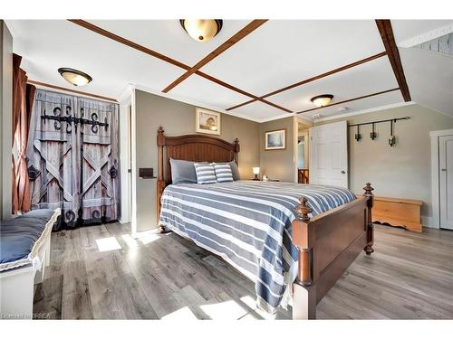 828 Shore Drive, Haldimand, ON - Indoor Photo Showing Bedroom