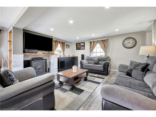 828 Shore Drive, Haldimand, ON - Indoor Photo Showing Living Room With Fireplace