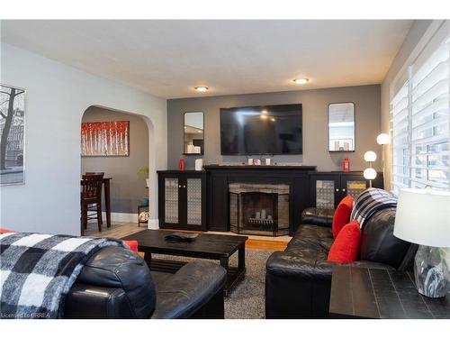 818 Cambridge Street, Woodstock, ON - Indoor Photo Showing Living Room With Fireplace