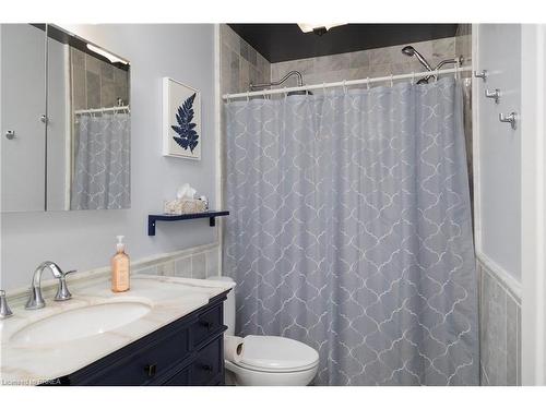 818 Cambridge Street, Woodstock, ON - Indoor Photo Showing Bathroom