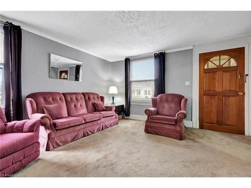 412 Maple Avenue S, Burford, ON - Indoor Photo Showing Living Room