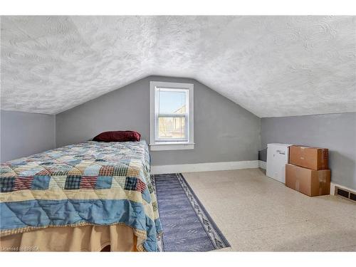 412 Maple Avenue S, Burford, ON - Indoor Photo Showing Bedroom