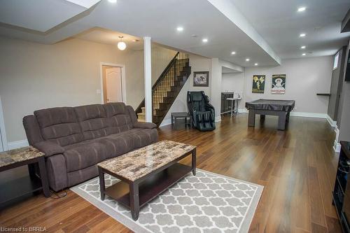 4671 Mcleod Road, Burlington, ON - Indoor Photo Showing Living Room
