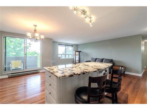 406-421 Fairview Drive, Brantford, ON - Indoor Photo Showing Dining Room