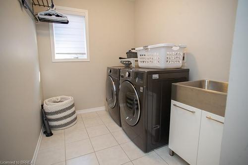 113 Munro Circle, Brantford, ON - Indoor Photo Showing Laundry Room
