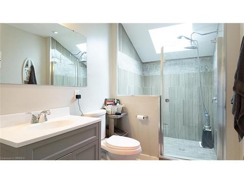 214 Chatham Street, Brantford, ON - Indoor Photo Showing Bathroom