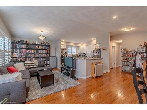 88 Gillin Road, Brantford, ON - Indoor Photo Showing Living Room