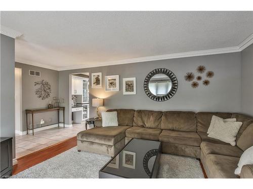 50 Sanders Crescent, Tillsonburg, ON - Indoor Photo Showing Living Room