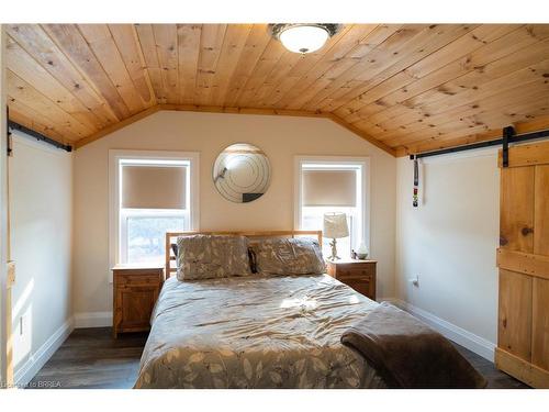 1297 Colborne Street W, Brantford, ON - Indoor Photo Showing Bedroom