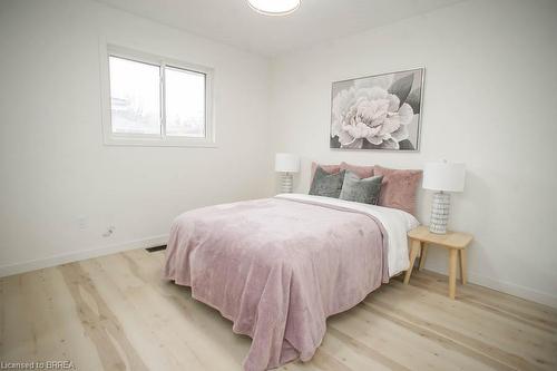 33 Buckingham Street, Brantford, ON - Indoor Photo Showing Bedroom