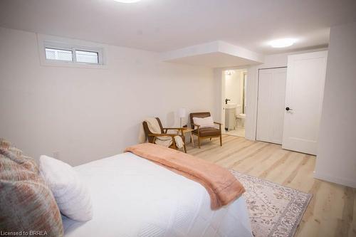 33 Buckingham Street, Brantford, ON - Indoor Photo Showing Bedroom