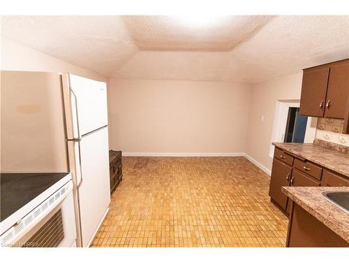 118 Albion Street, Brantford, ON - Indoor Photo Showing Kitchen With Double Sink