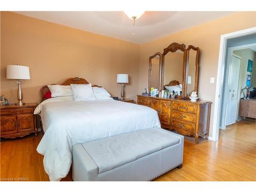 64 Brier Park Road, Brantford, ON - Indoor Photo Showing Bedroom