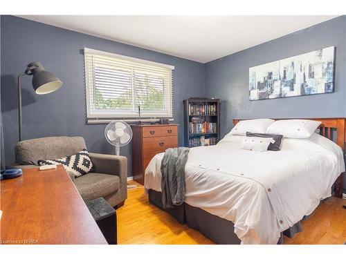 64 Brier Park Road, Brantford, ON - Indoor Photo Showing Bedroom