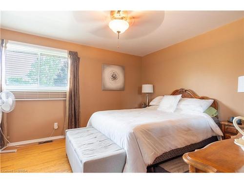 64 Brier Park Road, Brantford, ON - Indoor Photo Showing Bedroom