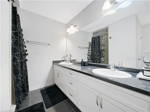 96 Lorne Card Drive, Paris, ON - Indoor Photo Showing Bathroom