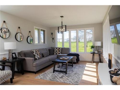 2132 Greenfield Road, Ayr, ON - Indoor Photo Showing Living Room