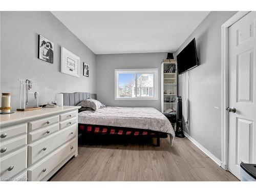 19 East 31St Street, Hamilton, ON - Indoor Photo Showing Bedroom