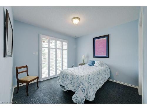 18-20 Courtland Drive, Brantford, ON - Indoor Photo Showing Bedroom