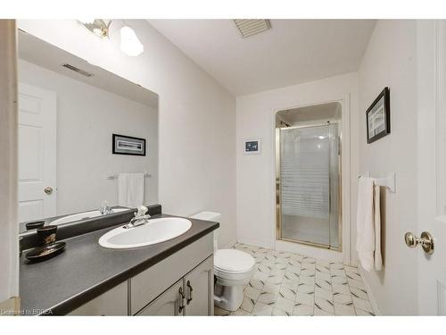 18-20 Courtland Drive, Brantford, ON - Indoor Photo Showing Bathroom