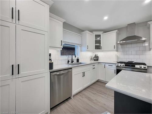 42 Livingston Drive, Tillsonburg, ON - Indoor Photo Showing Kitchen With Stainless Steel Kitchen With Upgraded Kitchen