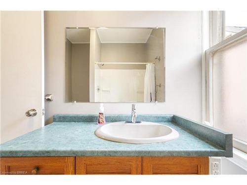 198 Sheridan Street, Brantford, ON - Indoor Photo Showing Bathroom