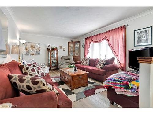 16 Broadview Drive, Burford, ON - Indoor Photo Showing Living Room
