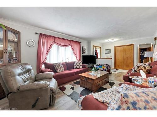 16 Broadview Drive, Burford, ON - Indoor Photo Showing Living Room