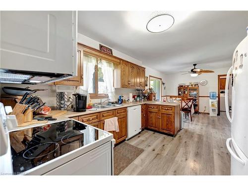 16 Broadview Drive, Burford, ON - Indoor Photo Showing Kitchen With Double Sink
