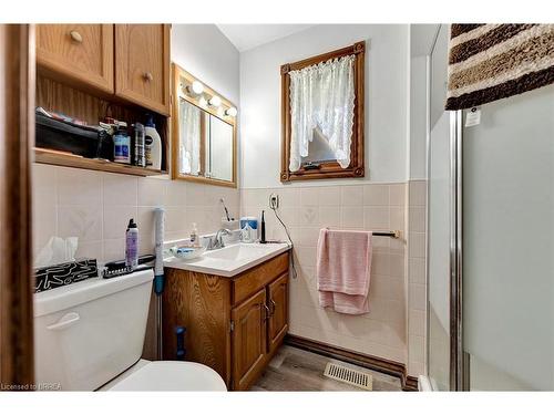 16 Broadview Drive, Burford, ON - Indoor Photo Showing Bathroom
