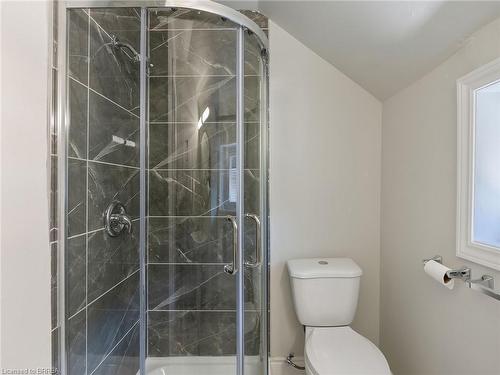 30 Ontario Street, Brantford, ON - Indoor Photo Showing Bathroom