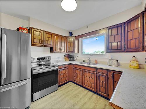 550 Cockshutt Road, Oakland, ON - Indoor Photo Showing Kitchen With Double Sink