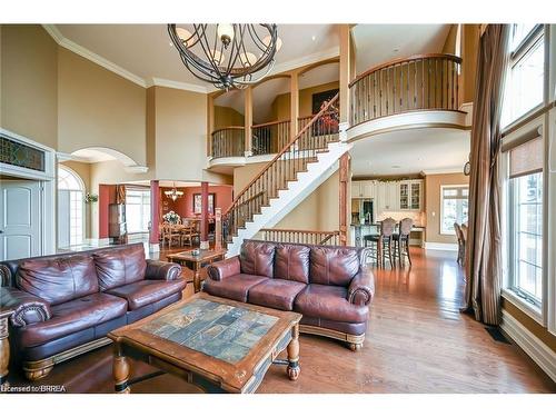 92 Pleasant Ridge Road, Brantford, ON - Indoor Photo Showing Living Room