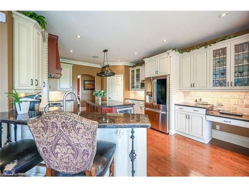 92 Pleasant Ridge Road, Brantford, ON - Indoor Photo Showing Kitchen With Upgraded Kitchen