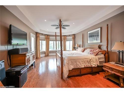 92 Pleasant Ridge Road, Brantford, ON - Indoor Photo Showing Bedroom